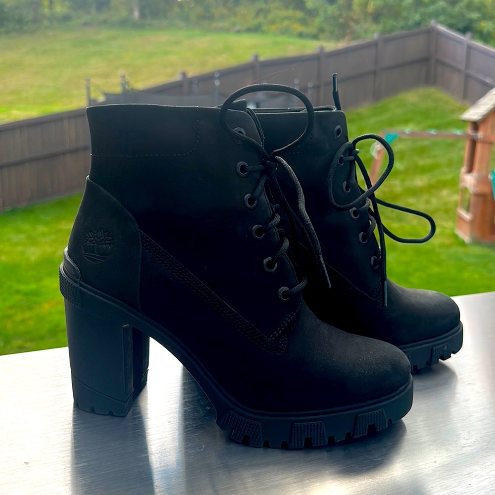Women’s 7.5 Timberland Boots
